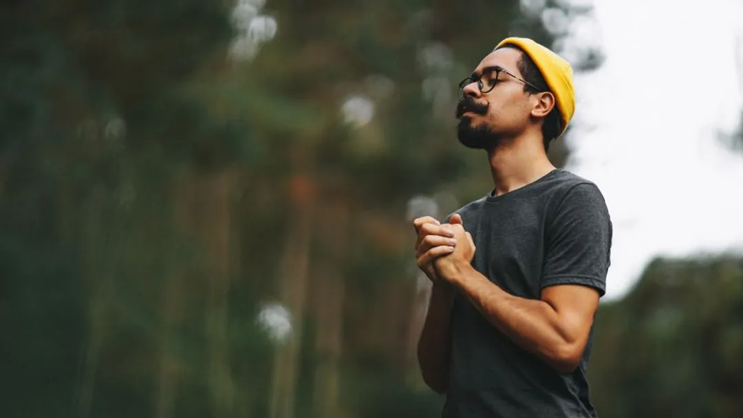 A Prayer for Finding Contentment as a Single Christian in a World That Values Marriage